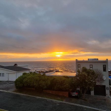 The Bay Lodge Gansbaai Bagian luar foto