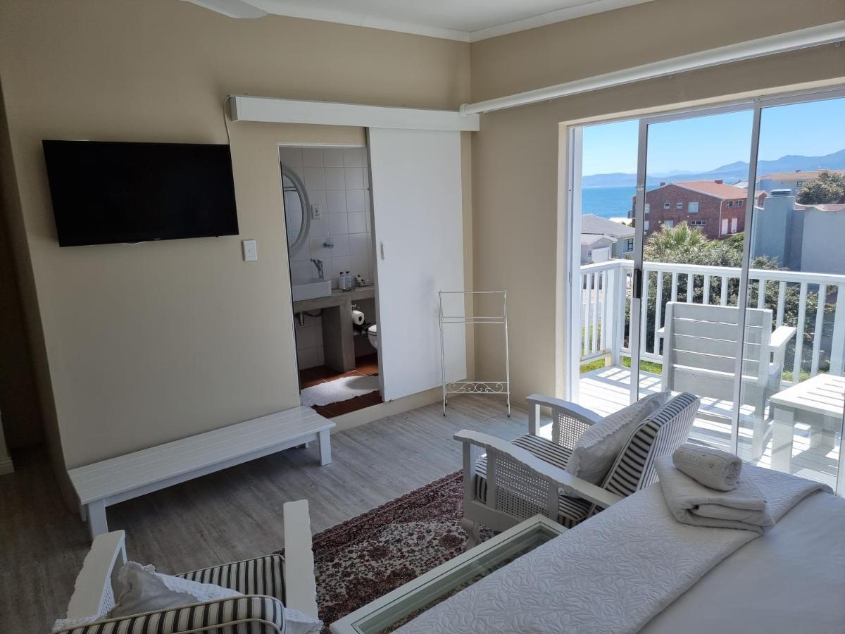 The Bay Lodge Gansbaai Bagian luar foto